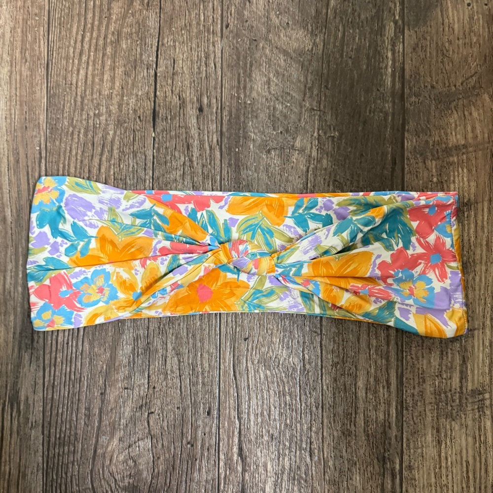 Stone Fox Swim LELE BANDEAU Bikini top. Floral. Small